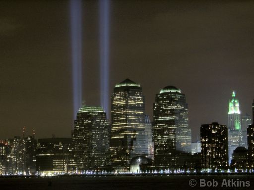 03190044.JPG   -   Towers of light tribute to the victims of 9/11, New York City
