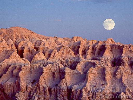 mountians_TEMP0491.JPG   -   Moonrise in the Badlands National Park, South Dakota