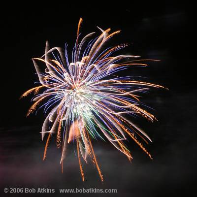 fireworks_IMG_0307s.JPG   -   Canon EF 17-85/4-5.6 IS USM
<br><br>
Keywords: fireworks, celebration, July 4th, patterns, abstract
<BR><BR> 