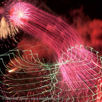 fireworks_IMG_0721s.JPG   -   Canon EF 17-85/4-5.6 IS USM
<br><br>
Keywords: fireworks, celebration, July 4th, patterns, abstract
<BR><BR> 