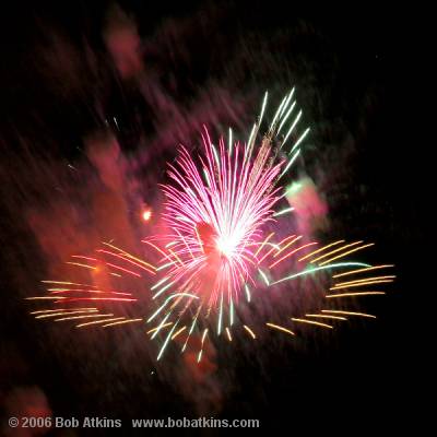 fireworks_IMG_0722s.JPG   -   Canon EF 17-85/4-5.6 IS USM
<br><br>