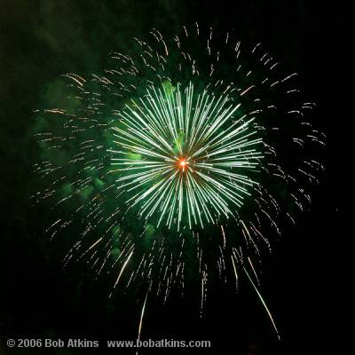fireworks_IMG_0729s.JPG   -   Canon EF-S 17-85/4-5.6 IS USM
<br><br>
International Fireworks Competition, Blackpool UK, 2006
Keywords: fireworks, celebration, July 4th, patterns, abstract
<BR><BR> 